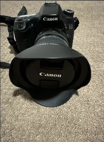 Picture of canon 70d with lens 10-22 camera